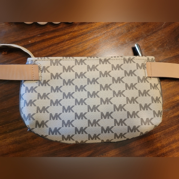 Michael Kors bag - Picture 4 of 6